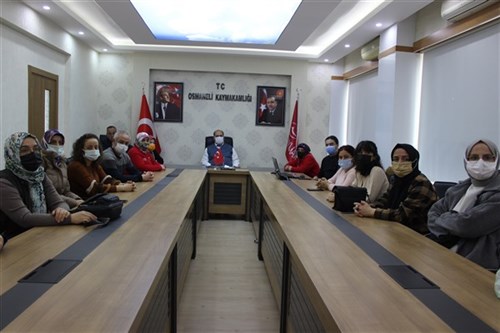 Kaymakamımız Sn. Yüksel Ünal'ın Katılımıyla “En İyi Narkotik Polisi: Anne” Semineri Düzenlendi